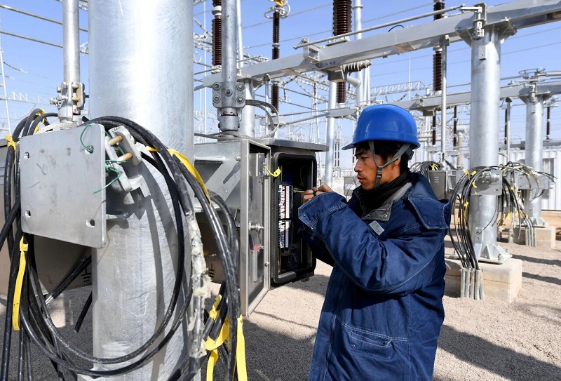 Disjuntor SF₆: Um componente crítico das redes elétricas de alta tensão, proporcionando desempenho superior por meio de alta eletronegatividade e capacidade de extinção de arco 100 vezes maior que a do ar. Disjuntor SF₆: Um componente crítico das redes elétricas de alta tensão, proporcionando desempenho superior por meio de alta eletronegatividade e capacidade de extinção de arco 100 vezes maior que a do ar.